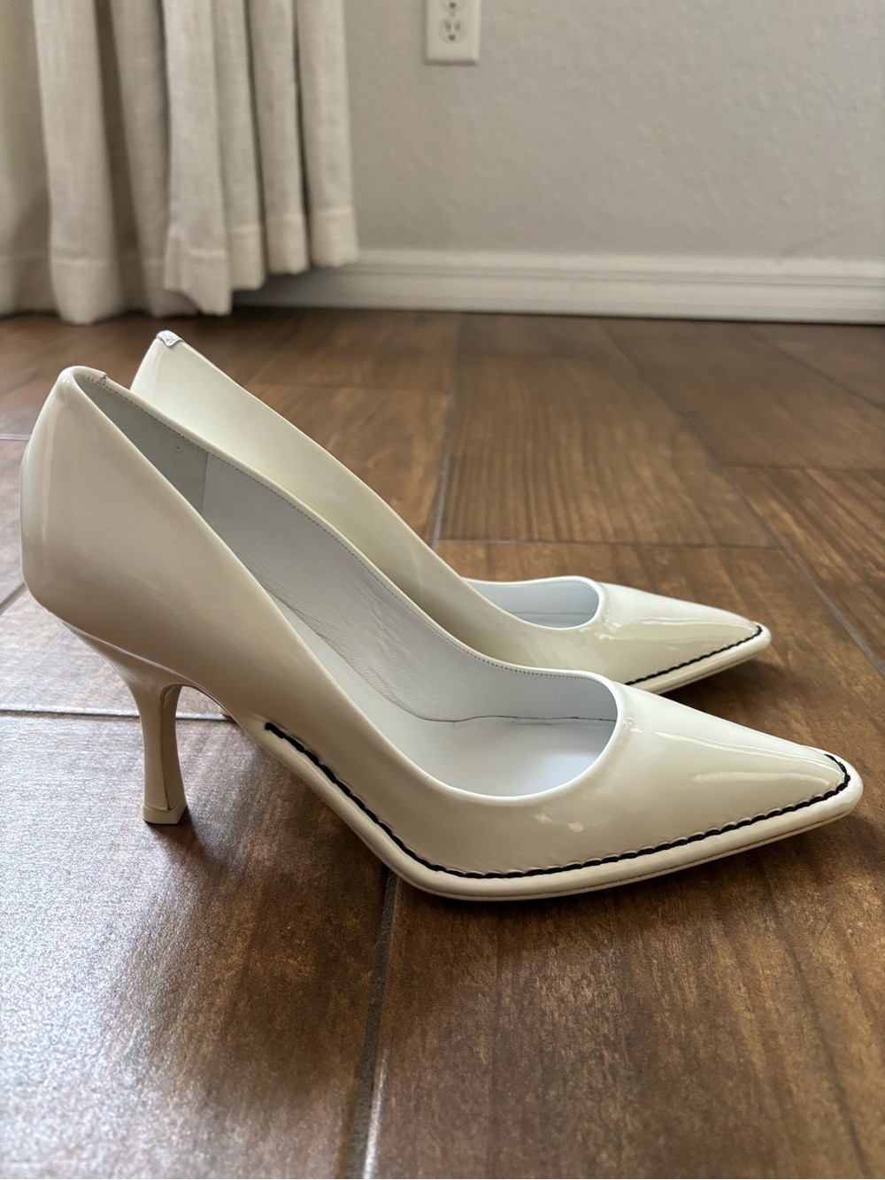 Jil Sander Cream Patent Pointed Toe Pumps with Contrast Stitch EU39 - Picture 6 of 16